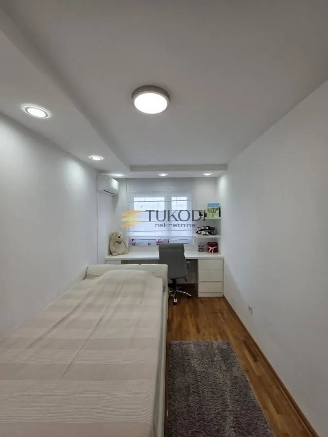 Prodaja, četvorosoban stan, 110m², Bulevar Oslobodjenja, Novi Sad Sve Podlokacije