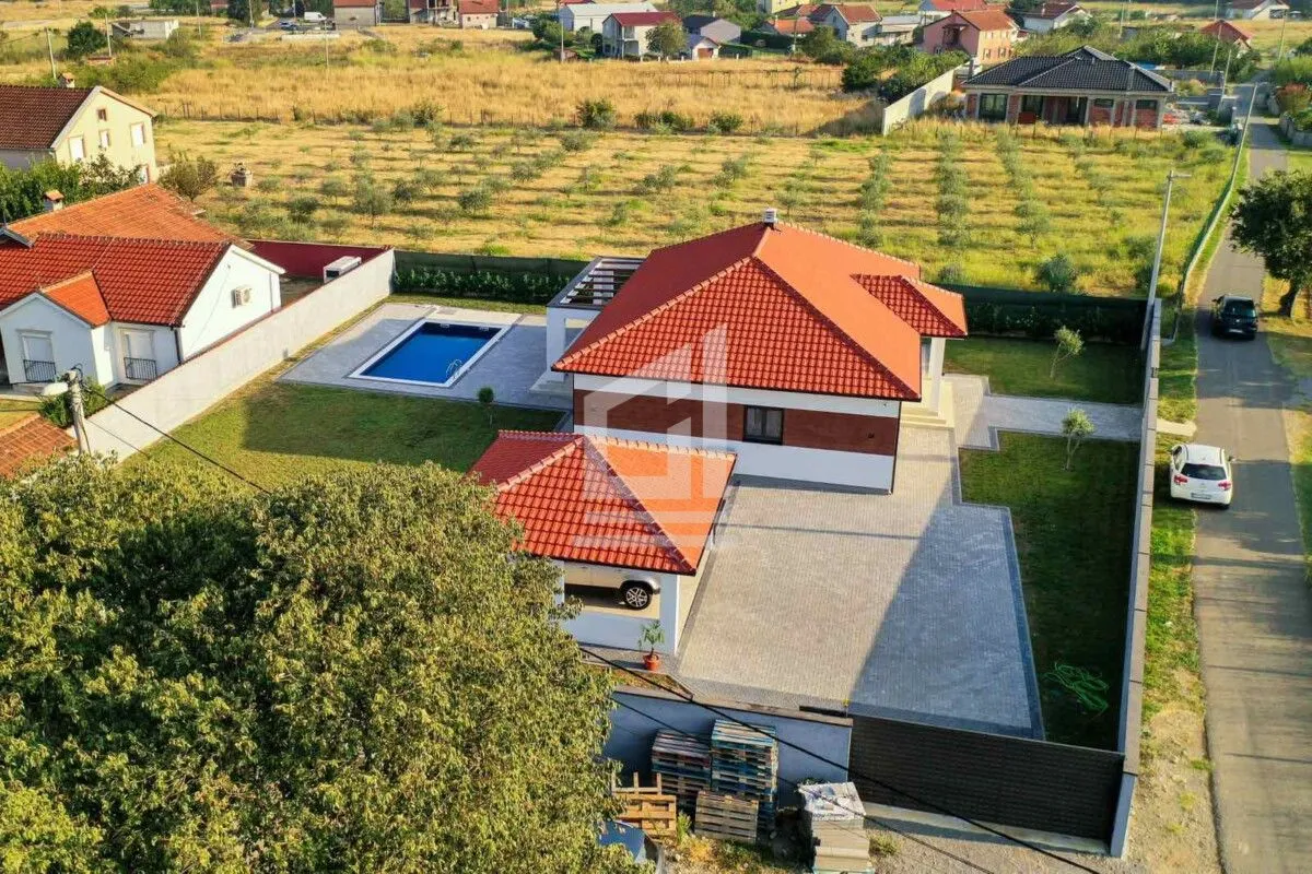 Prodaja, kuća, 200m², Podgorica, Crna Gora