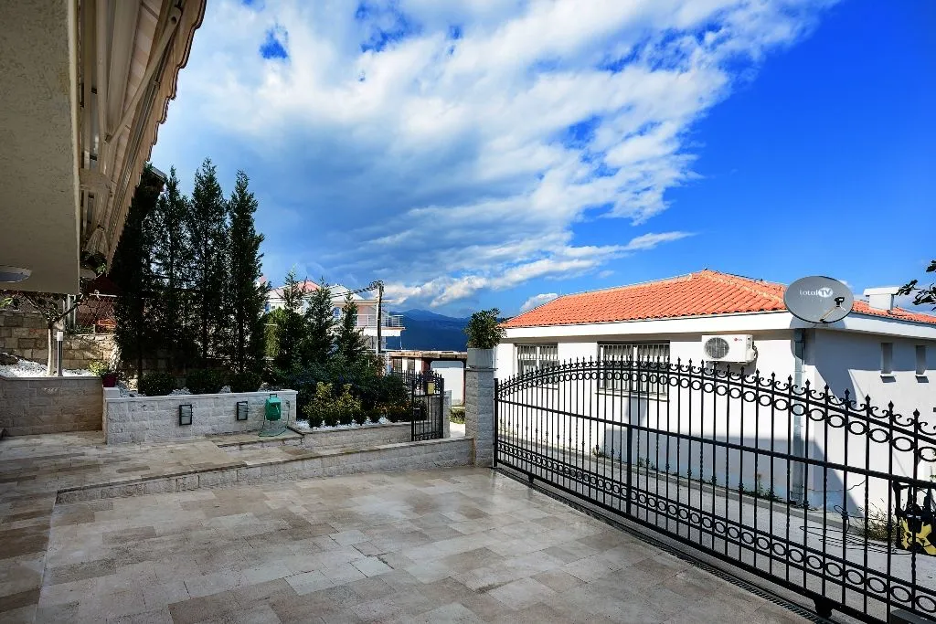 Prodaja, kuća, 283m², Krašići, Tivat