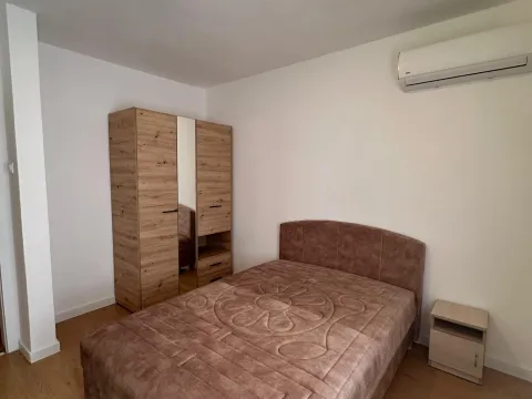 Izdavanje, trosoban stan, 200m², Centar, Tivat - image 11