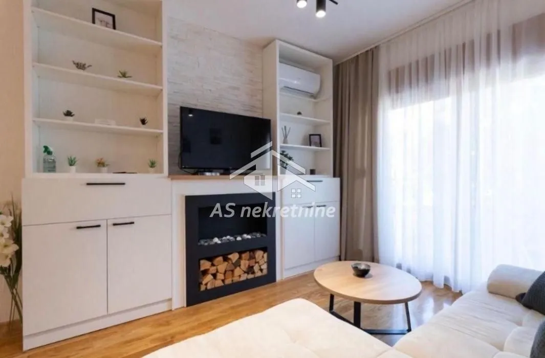 Rent, two bedroom apartment, 43m², Južni Bulevar, Vračar Sve Podlokacije