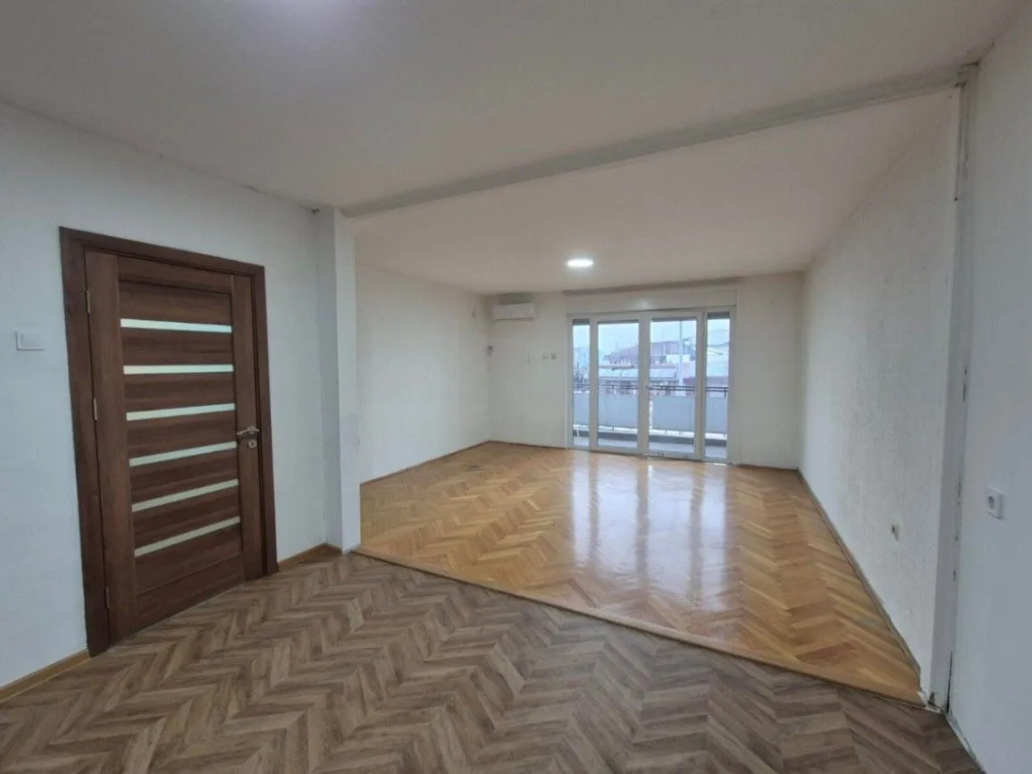 Izdavanje, dvosoban stan, 80m², Stara Varoš, Podgorica