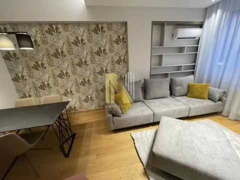 Izdavanje, dvosoban stan, 42m², Centar, Novi Sad