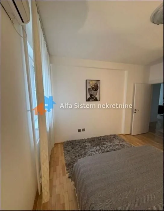 Izdavanje, četvorosoban stan, 120m², Savski Venac, Beograd