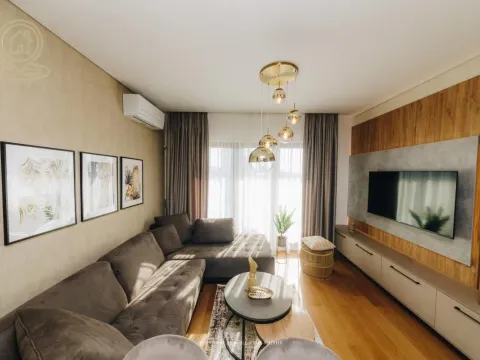 Izdavanje, jednosoban stan, 45m², Savski Venac, Beograd