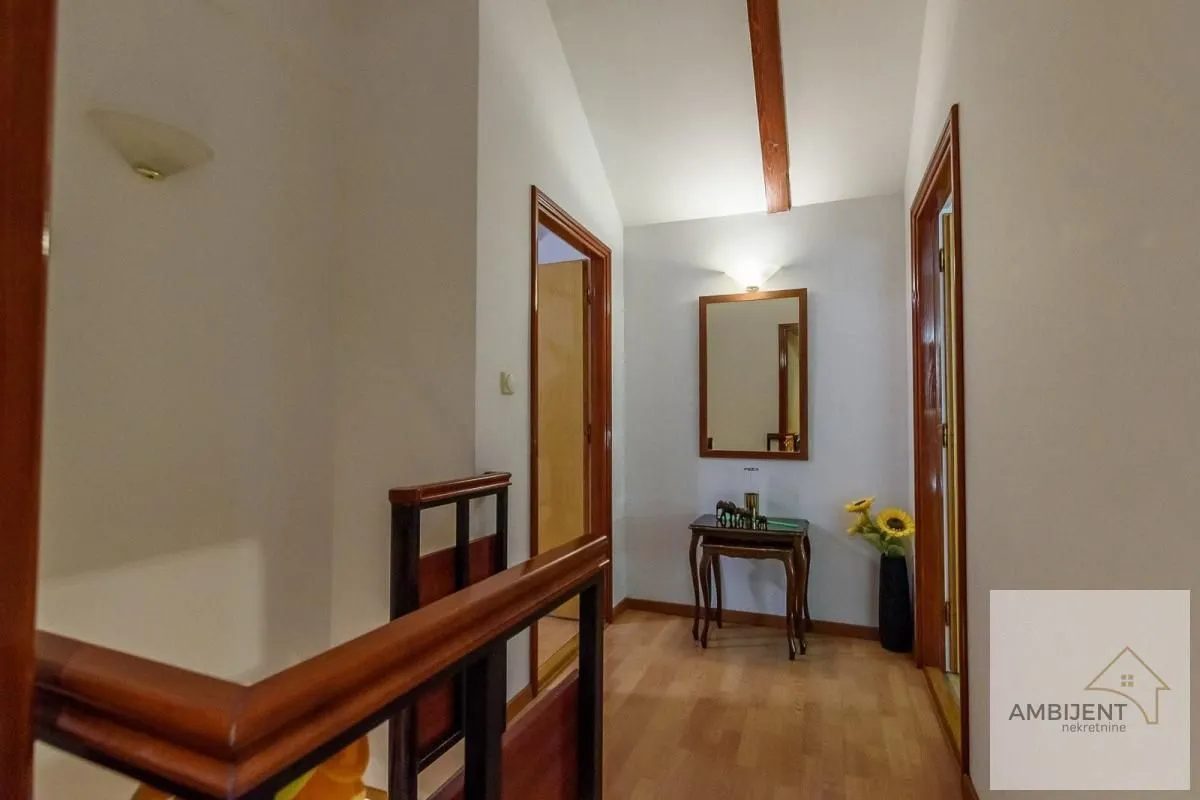 Prodaja, četvorosoban stan, 104m², Stari Grad, Beograd