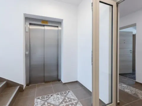 Prodaja, dvosoban stan, 62m², Bečići, Budva - image 4