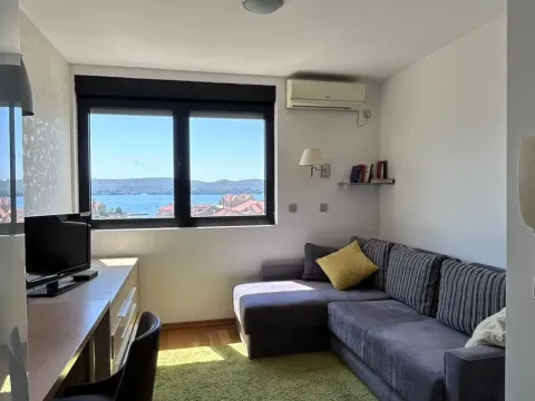 Izdavanje, garsonjera, 25m², Tivat, Crna Gora - image 1