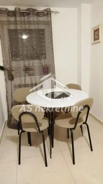 Izdavanje, trosoban stan, 70m², Vračar Sve Podlokacije, Beograd