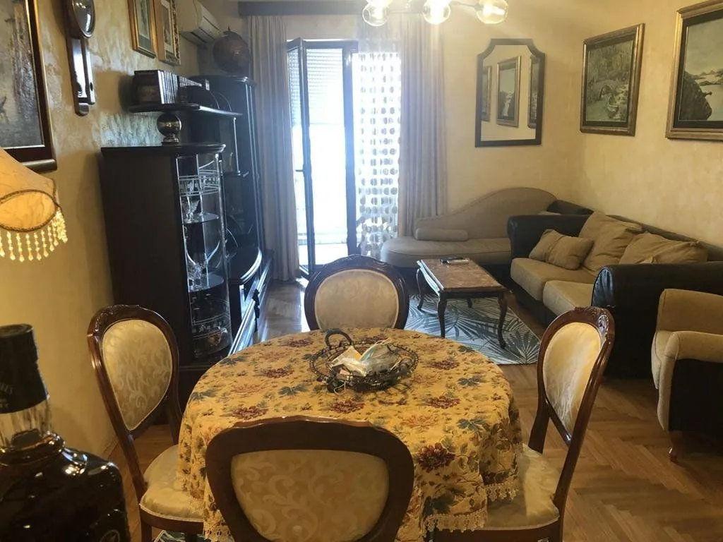 Izdavanje, dvosoban stan, 75m², Preko Morače, Podgorica