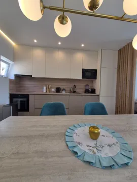 Rent, two bedroom apartment, 85m², Kalimanj, Tivat - image 10