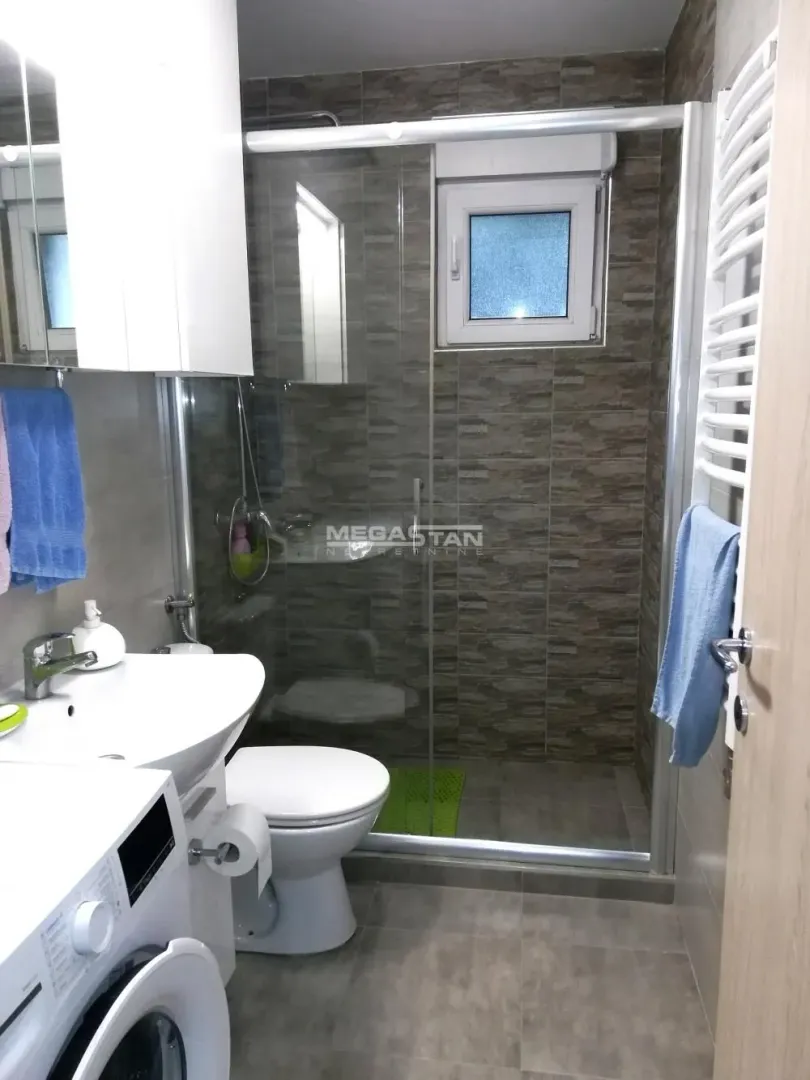 Prodaja, kuća, 272m², Zemun Gornji Grad, Zemun Sve Podlokacije