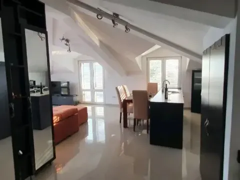 Izdavanje, stan, 80m², Tivat, Crna Gora - image 2