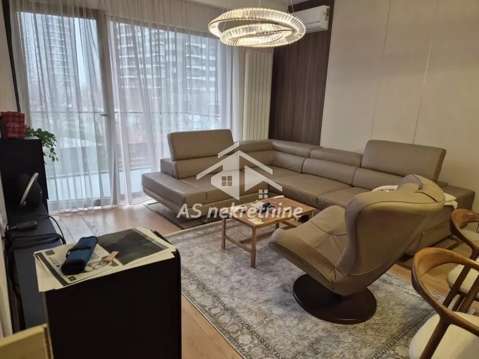 Izdavanje, trosoban stan, 76m², Savski Venac, Beograd