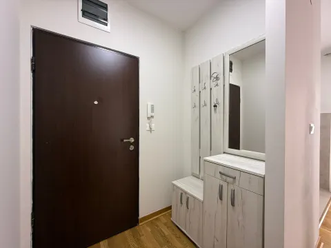 Izdavanje, jednosoban stan, 46m², City Kej, Podgorica - image 5