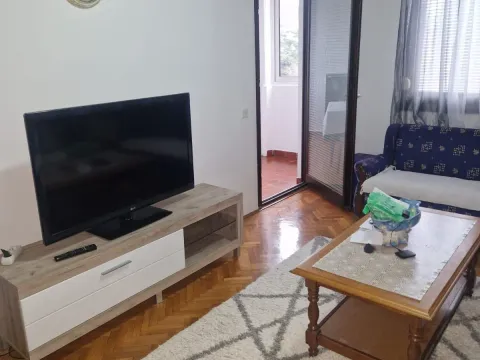 Rent, one bedroom apartment, 55m², Centar, Bar - image 2