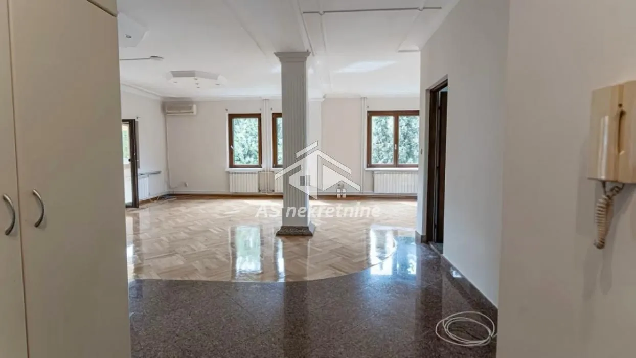 Izdavanje, stan, 210m², Savski Venac, Beograd