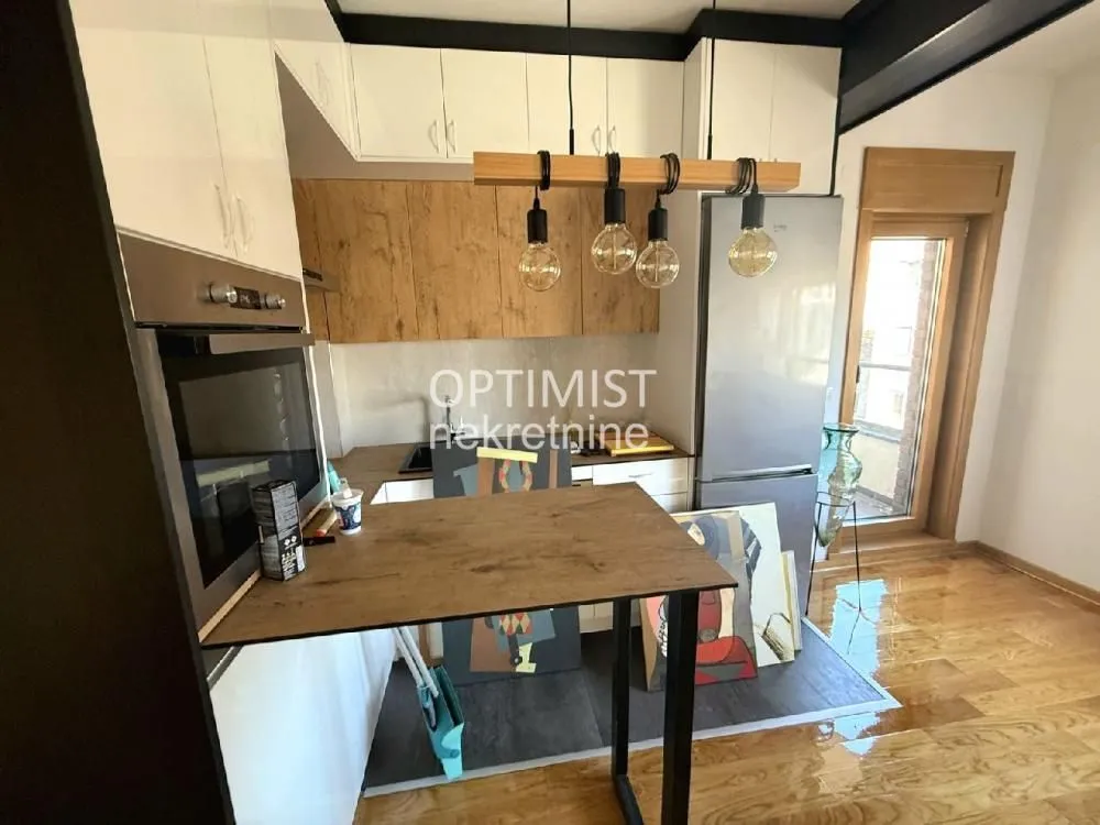 Izdavanje, dvosoban stan, 57m², Vračar Sve Podlokacije, Beograd