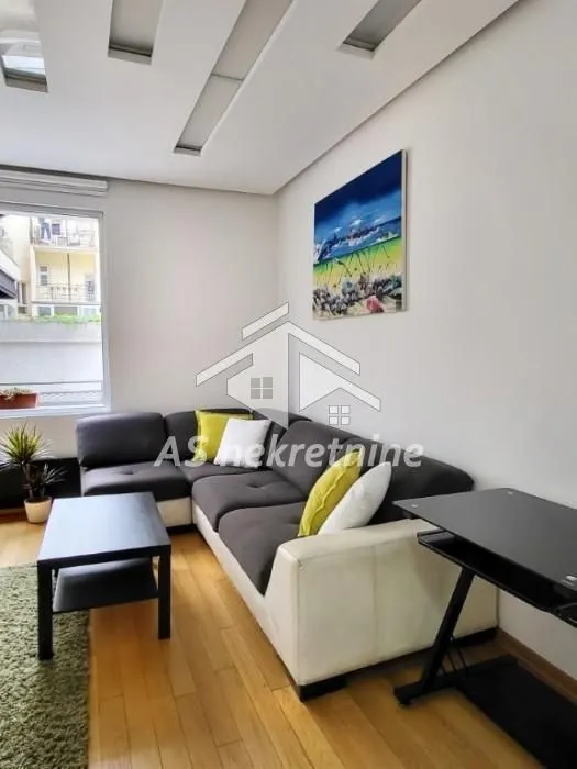 Izdavanje, dvosoban stan, 45m², Stari Grad, Beograd