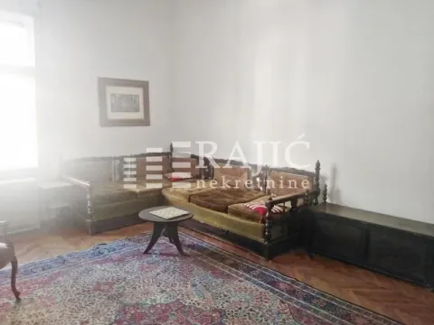 Living room with a sofa set and a rug. - image 7
