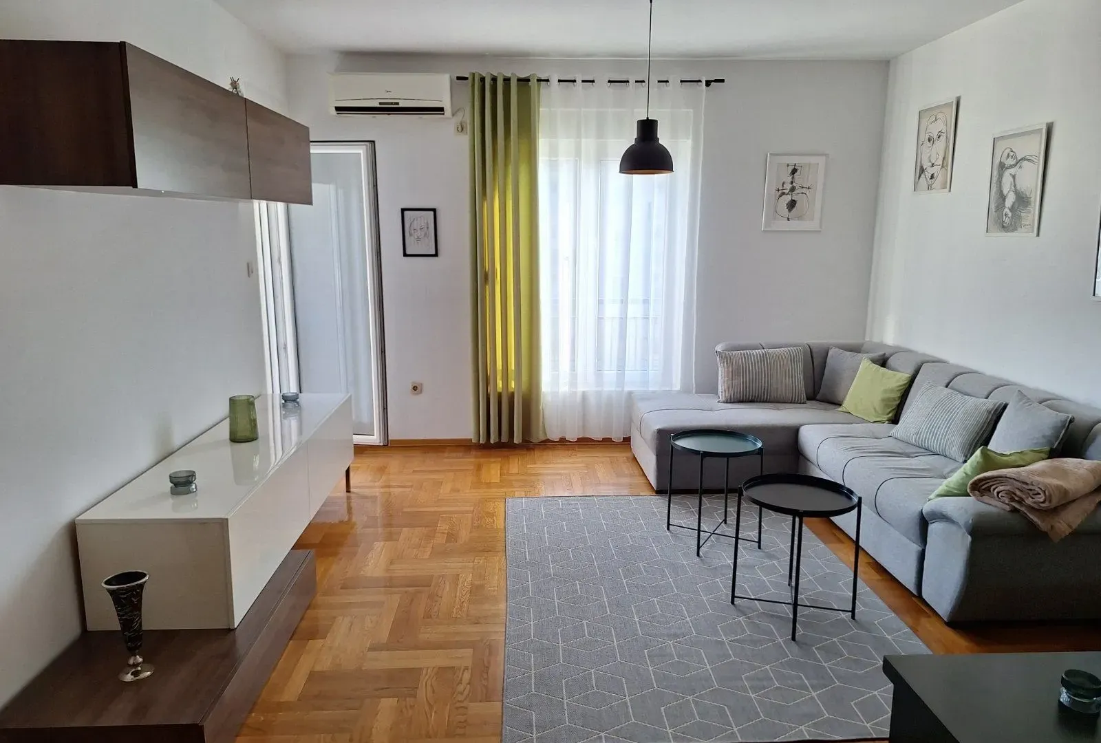 Izdavanje, jednosoban stan, 55m², Pobrežje, Podgorica