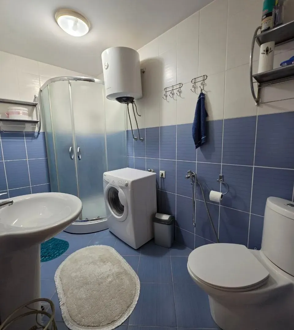 Izdavanje, dvosoban stan, 95m², Gospoština, Budva