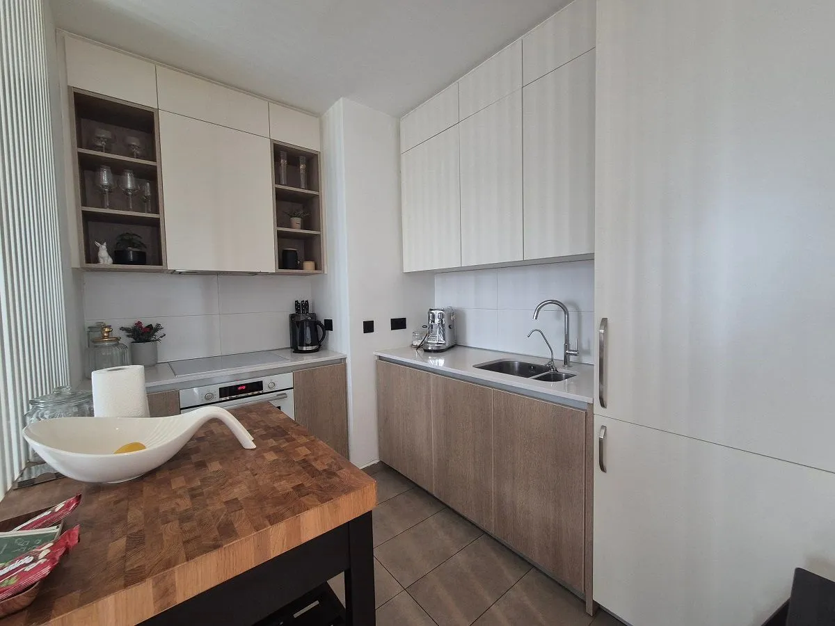 Izdavanje, četvorosoban stan, 88m², Savski Venac, Beograd