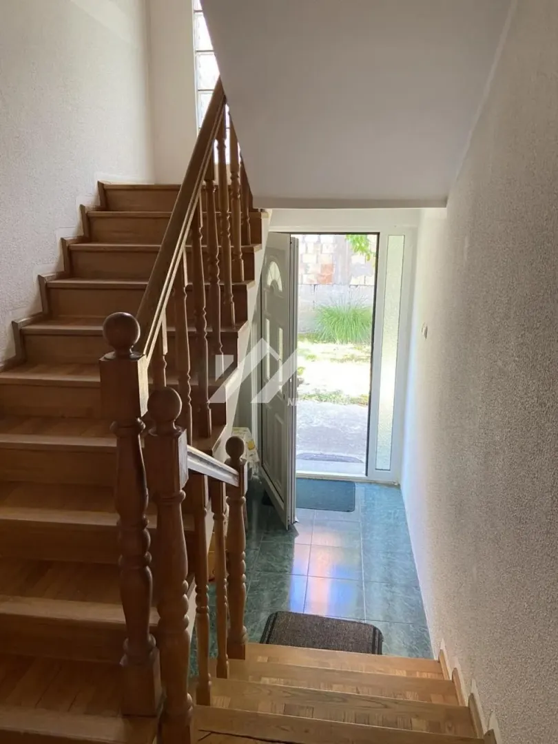 Izdavanje, kuća, 150m², Surduk, Stara Pazova