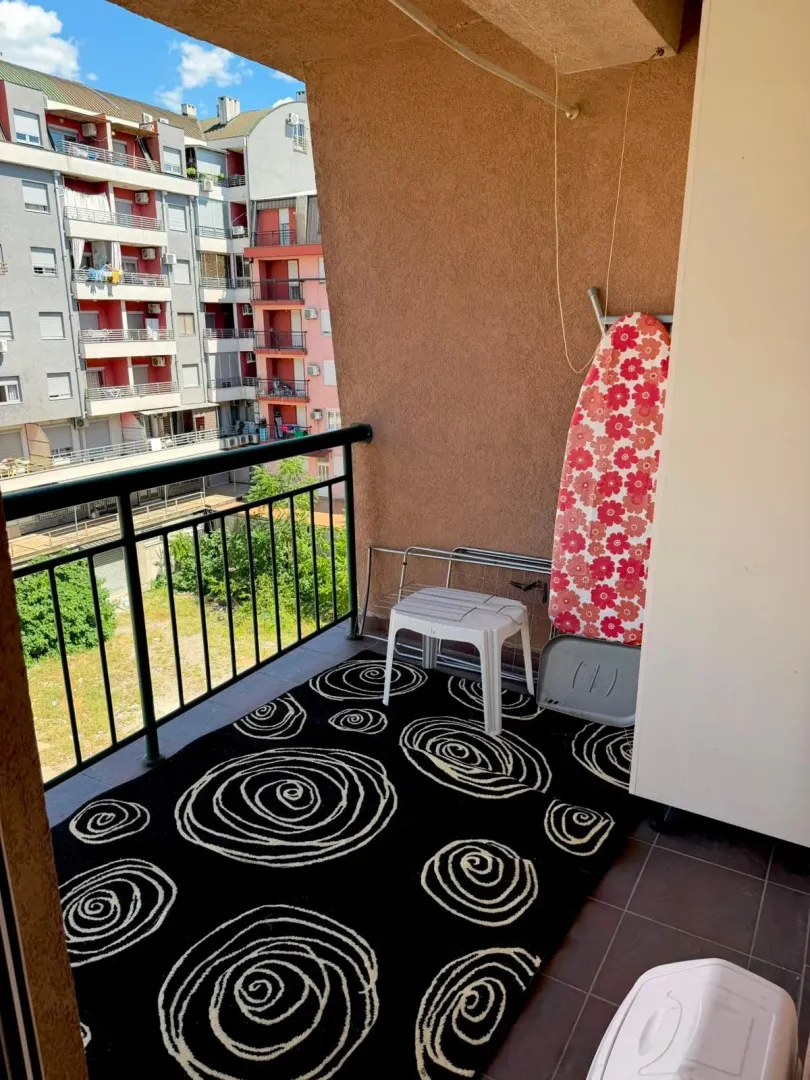 Izdavanje, jednosoban stan, 40m², Kod Big Fashion-a, Podgorica
