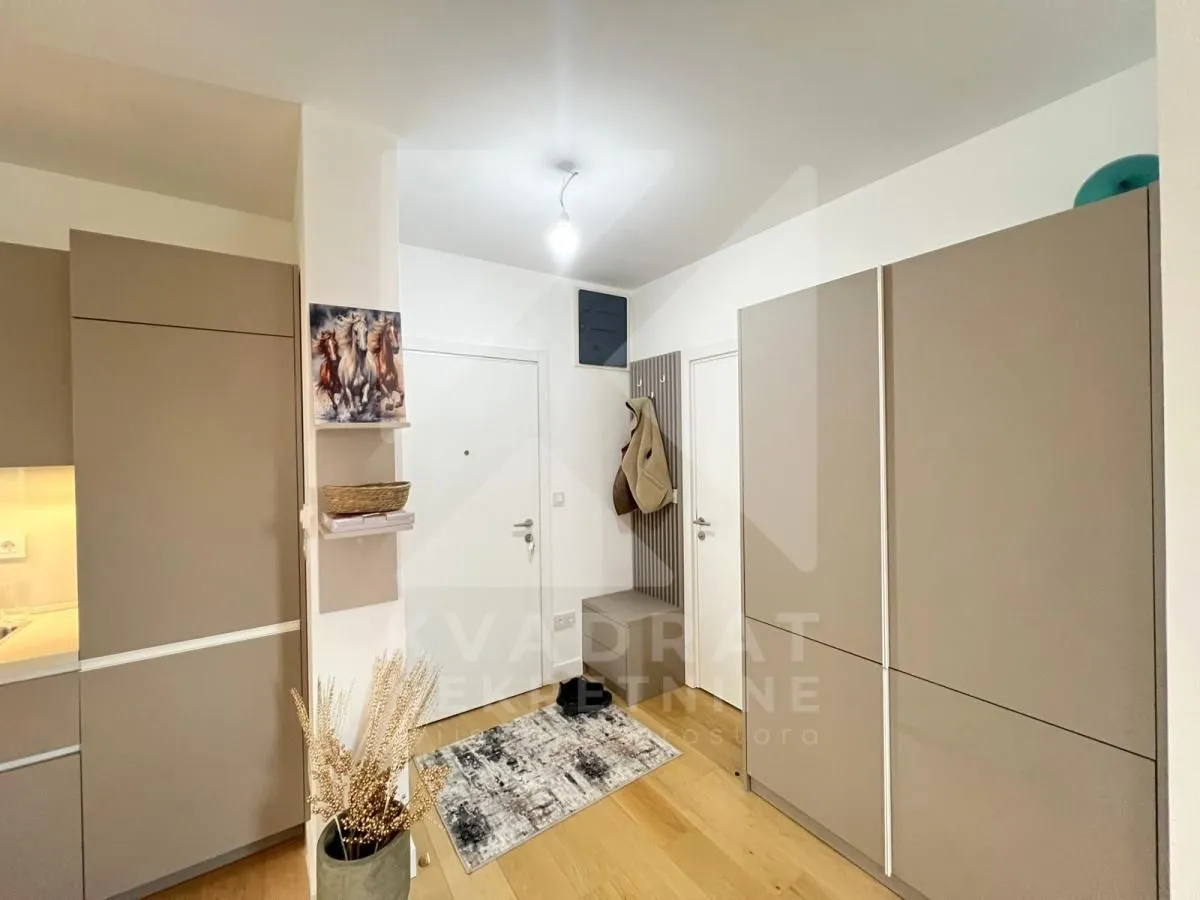 Izdavanje, jednosoban stan, 42m², Tološka šuma, Podgorica