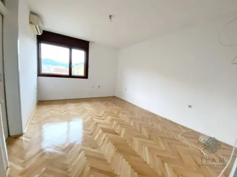 Prodaja, dvosoban stan, 58m², Stari Aerodrom, Podgorica - image 1