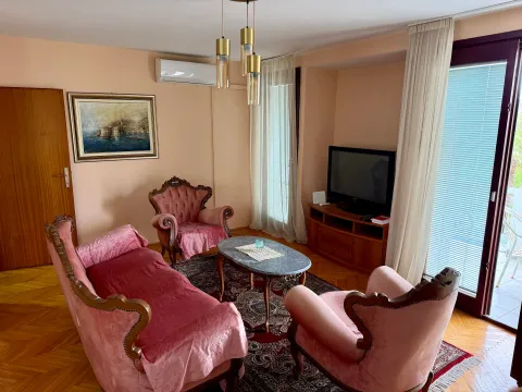 Izdavanje, dvosoban stan, 80m², Centar, Bar - image 1