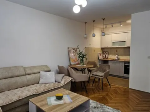 Izdavanje, dvosoban stan, 62m², Blok 9, Podgorica - image 4