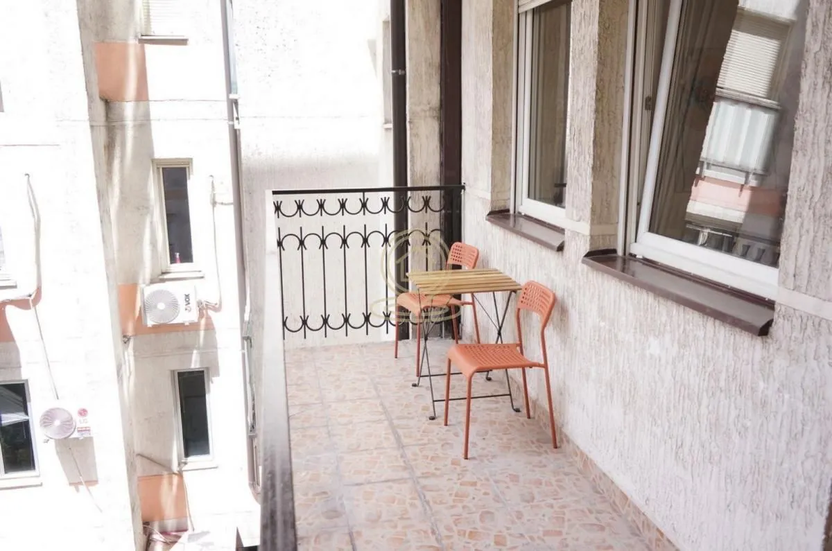 Rent, two bedroom apartment, 65m², Vračar Sve Podlokacije, Beograd
