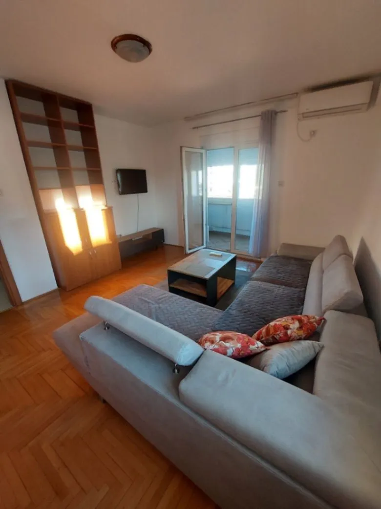 Izdavanje, jednosoban stan, 51m², Centar, Podgorica