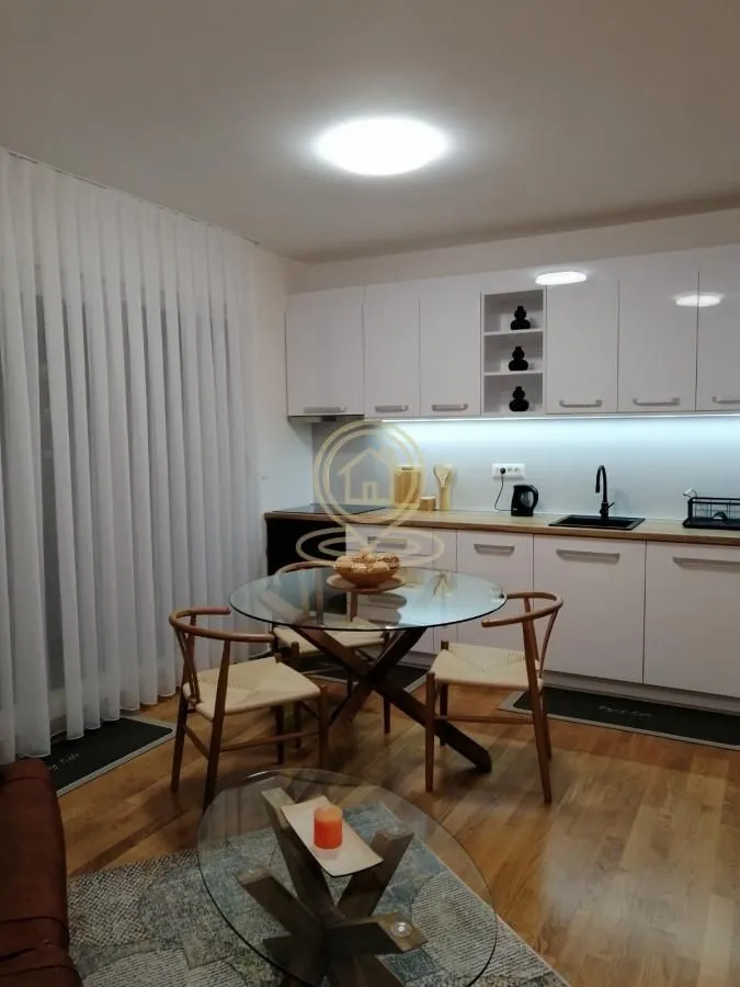 Izdavanje, dvosoban stan, 43m², Lekino Brdo, Voždovac Sve Podlokacije