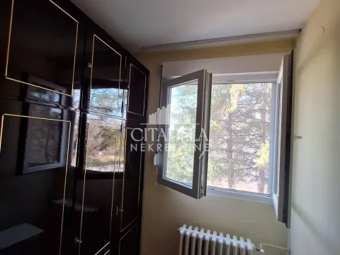 Izdavanje, jednosoban stan, 45m², Kanarevo Brdo, Beograd - image 3