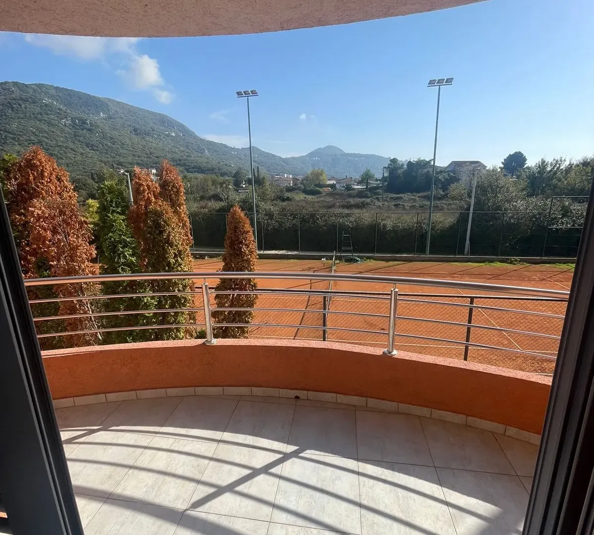 Prodaja, dvosoban stan, 85m², Lastva Grbaljska, Kotor