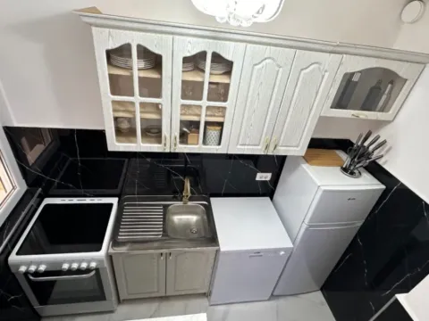 Izdavanje, dvosoban stan, 88m², Sveta Vrača, Kotor - image 6