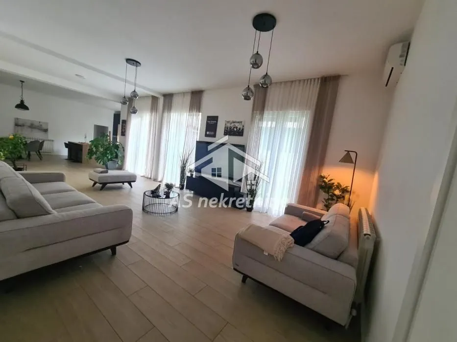 Izdavanje, stan, 240m², Savski Venac, Beograd