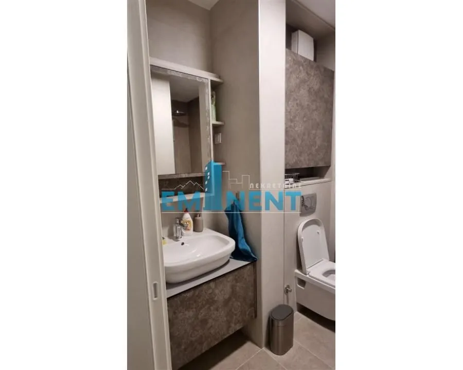 Izdavanje, trosoban stan, 70m², Novi Beograd Blok 65, Novi Beograd Sve Podlokacije
