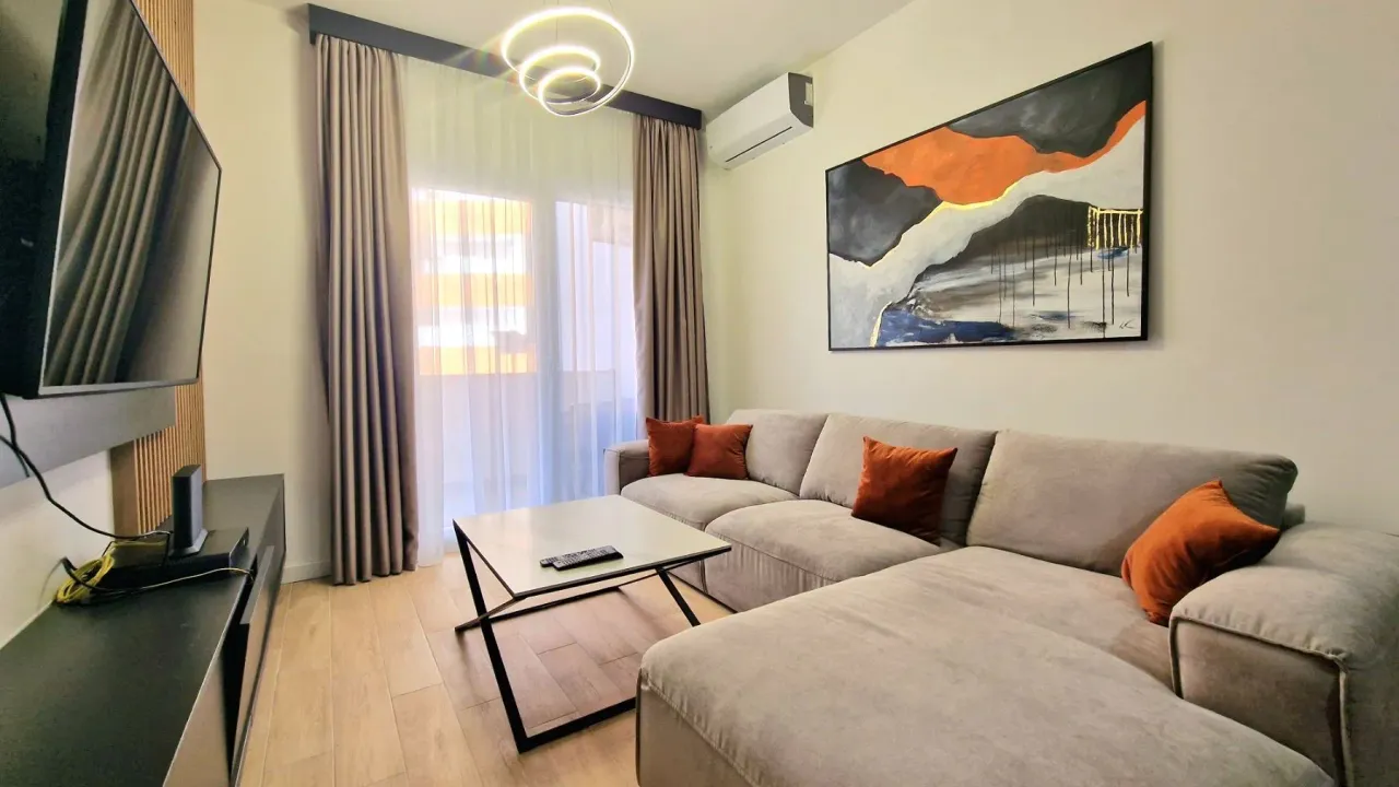 Izdavanje, jednosoban stan, 48m², Budva, Crna Gora