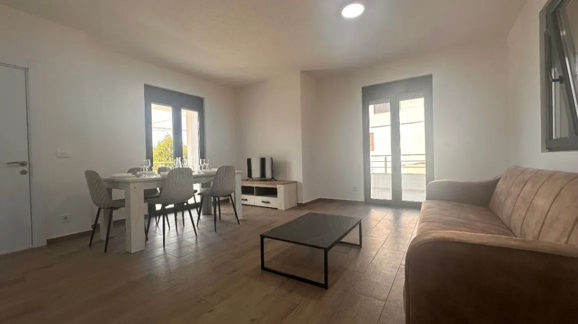 Izdavanje, kuća, 238m², Dobre Vode, Bar
