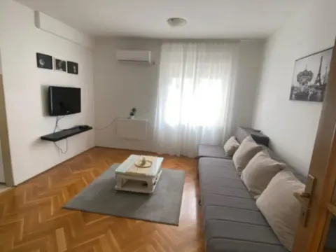 Rent, studio apartment, 28m², Blok 9, Podgorica - image 3