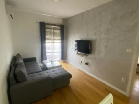 Izdavanje, jednosoban stan, 45m2, Central Point, Podgorica Izdavanje, jednosoban stan, 45m2, Central Point, Podgorica
