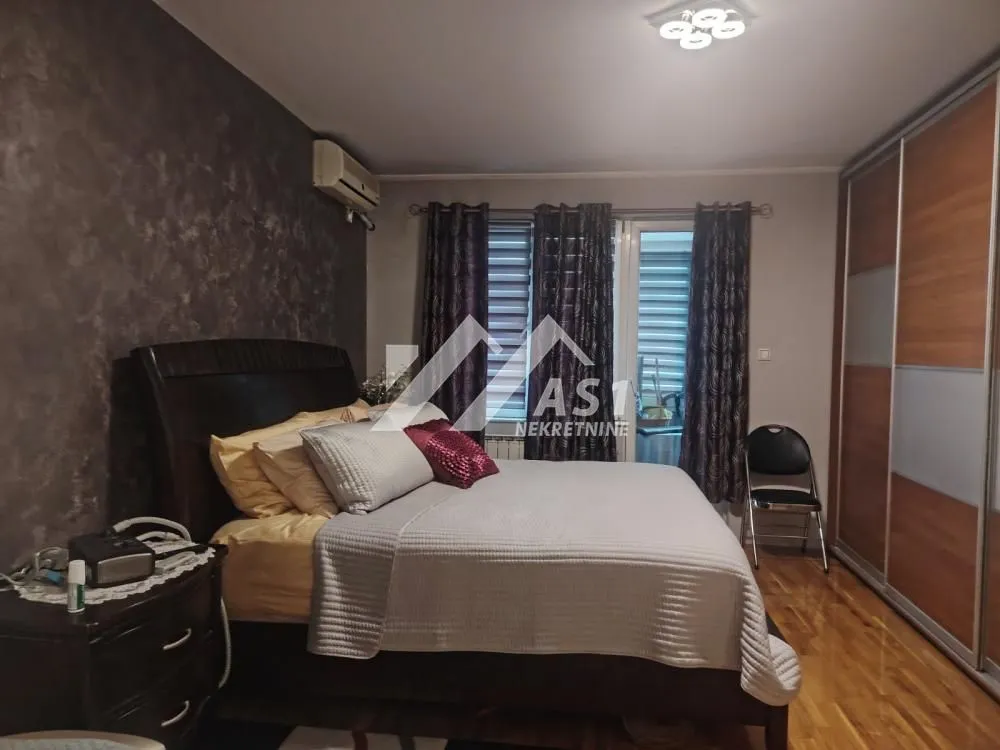 Prodaja, trosoban stan, 100m², Centar, Novi Sad