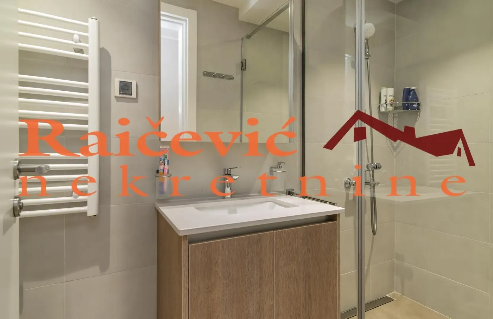 Izdavanje, trosoban stan, 90m², Savski Venac, Beograd