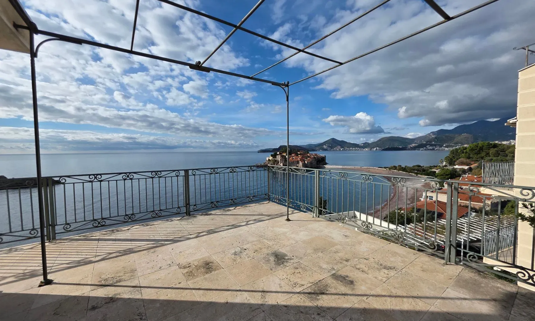 Prodaja, ugostiteljski objekat, 1200m², Sveti Stefan, Budva