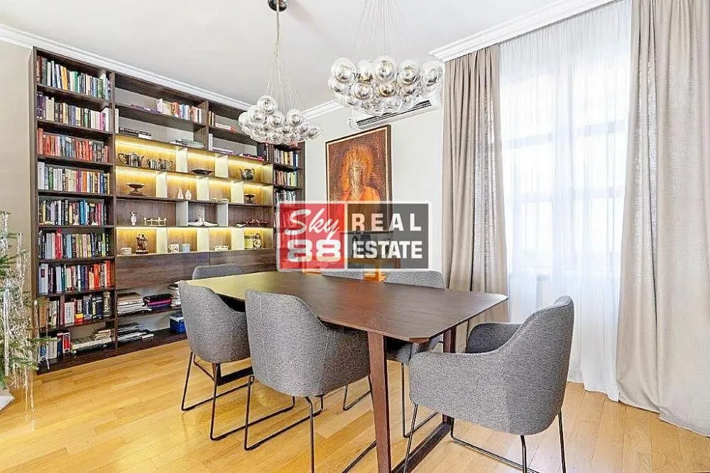 Prodaja, kuća, 400m², Golf Naselje, Beograd
