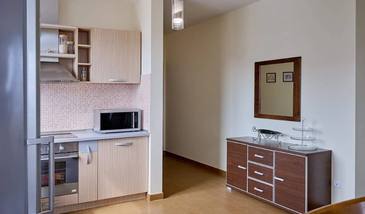 Prodaja, dvosoban stan, 88m², Lazi, Budva